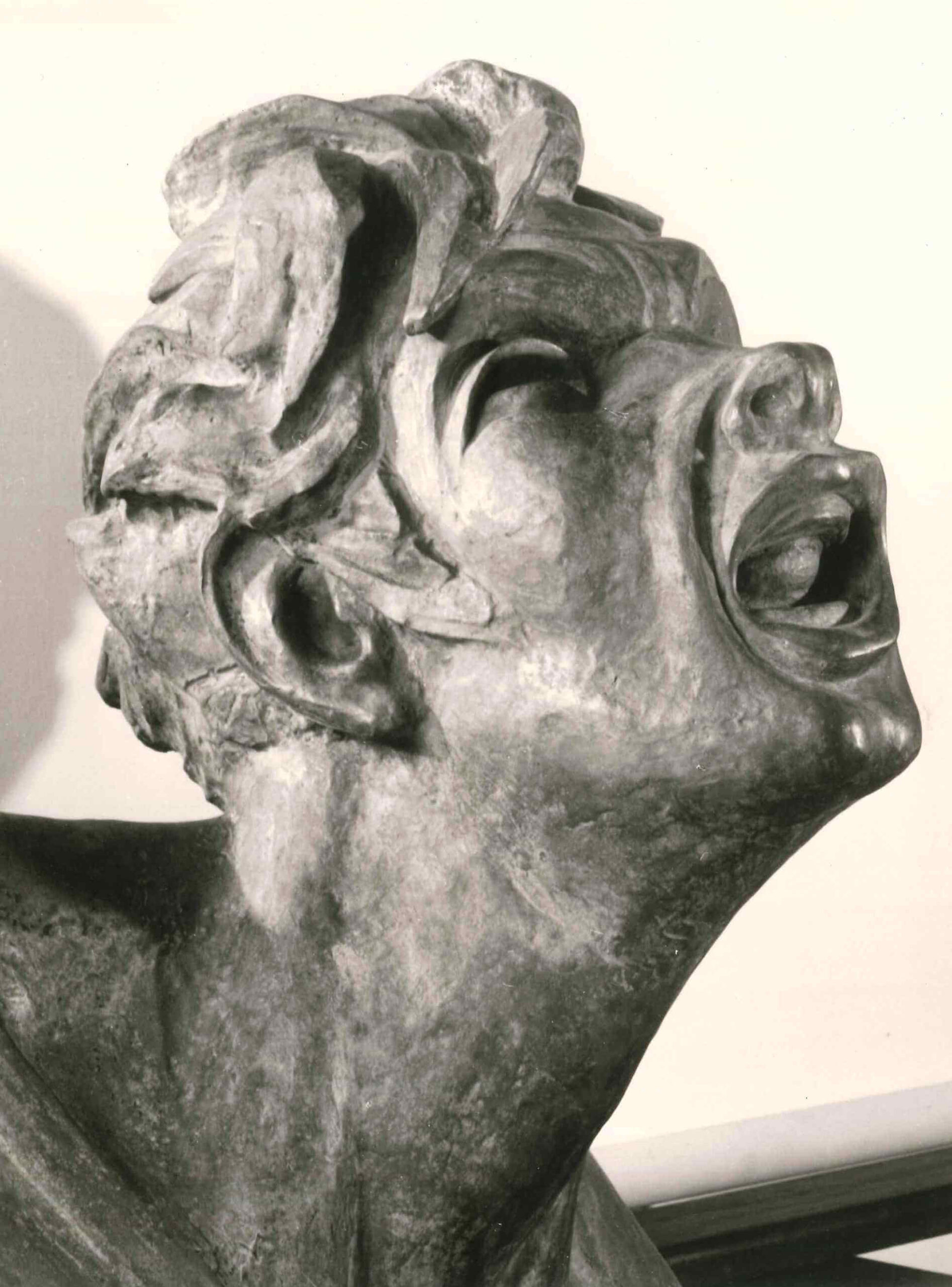 Acicastello Castello Normanno particolare Volto bronzeo di Ntoni